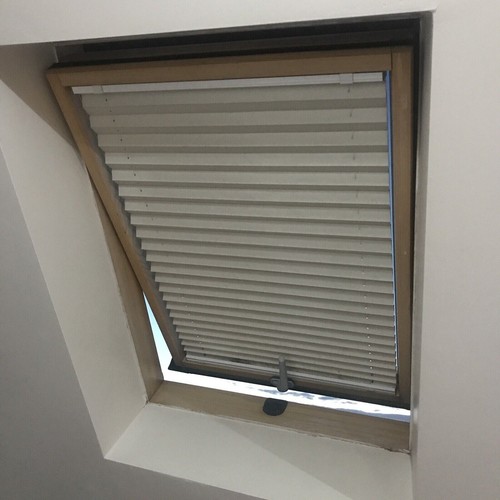 Cream blackout pleated roof - blackout,